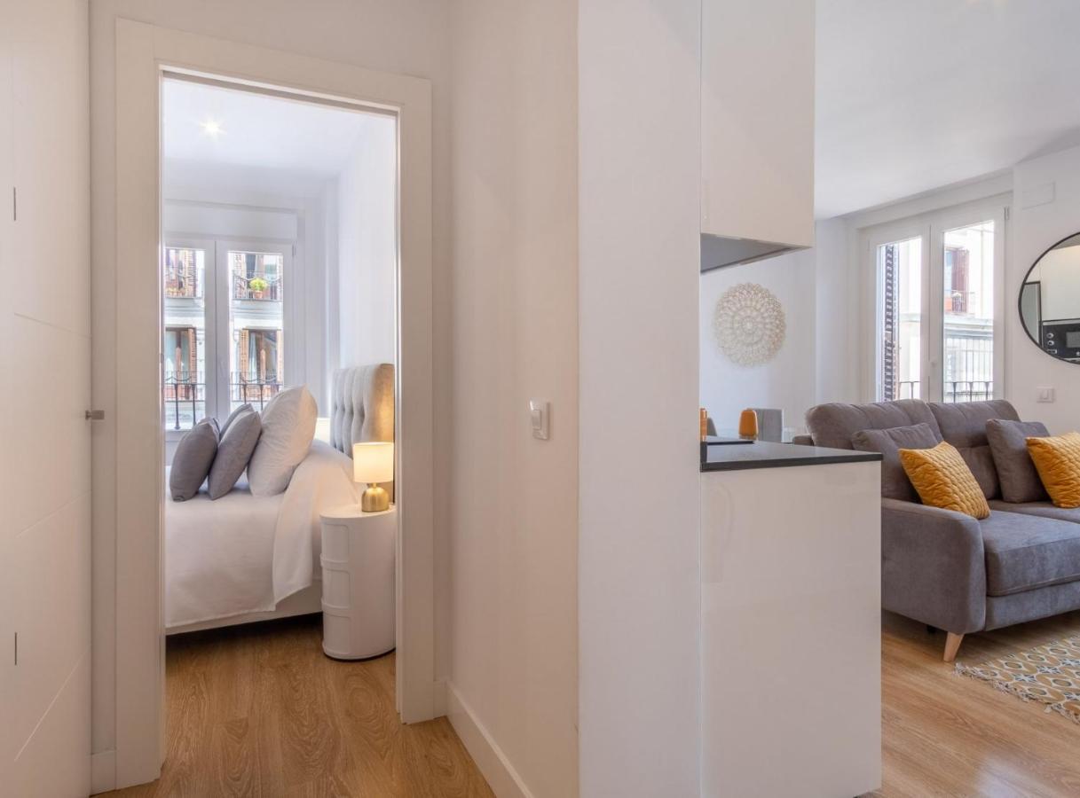 מדריד Charming Apartment For 4 Steps Away From Mercado De San Miguel , Calle Mayor IV מראה חיצוני תמונה