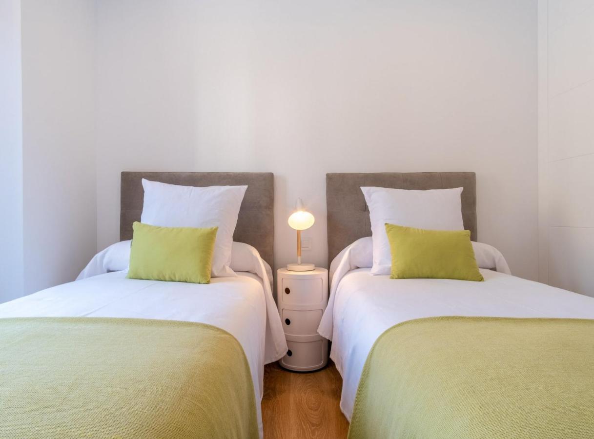 מדריד Charming Apartment For 4 Steps Away From Mercado De San Miguel , Calle Mayor IV מראה חיצוני תמונה