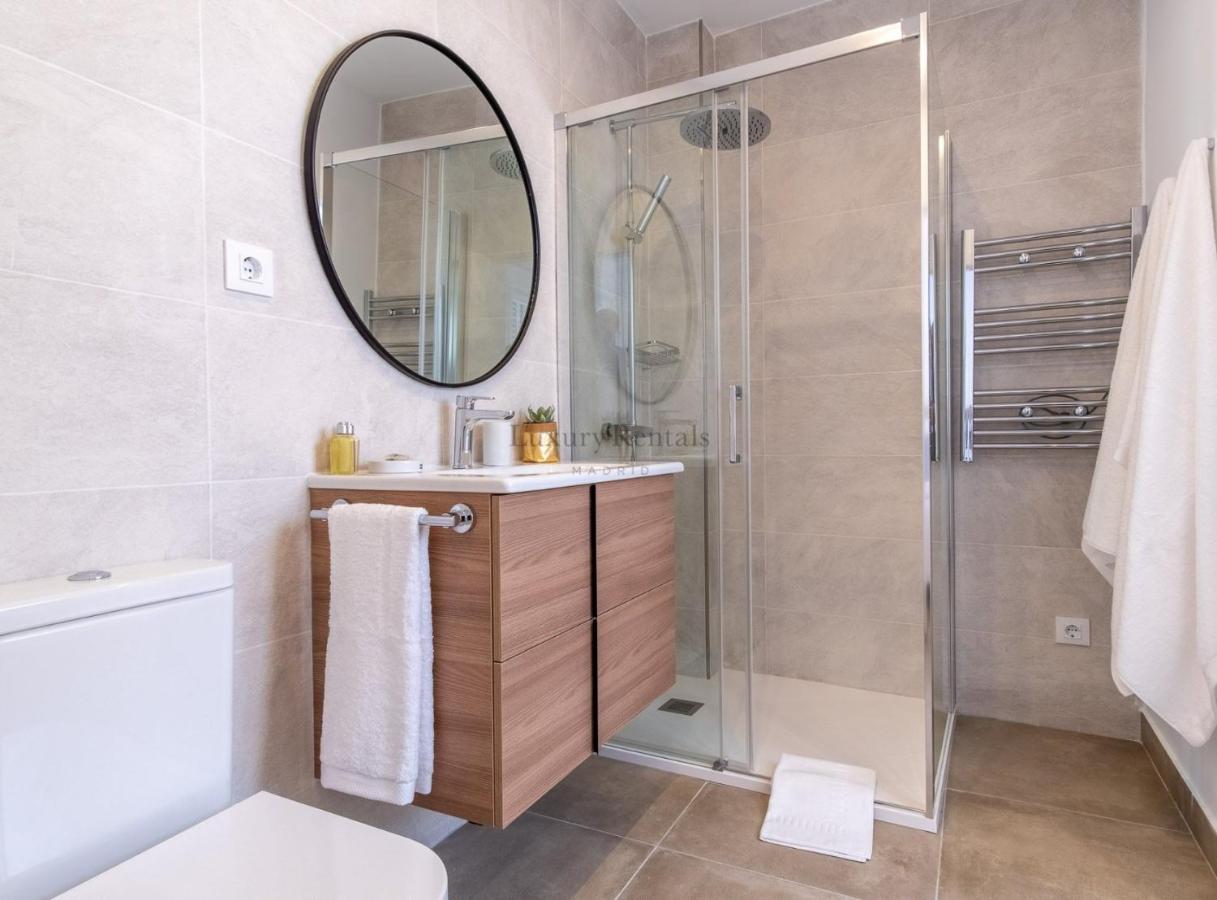 מדריד Charming Apartment For 4 Steps Away From Mercado De San Miguel , Calle Mayor IV מראה חיצוני תמונה